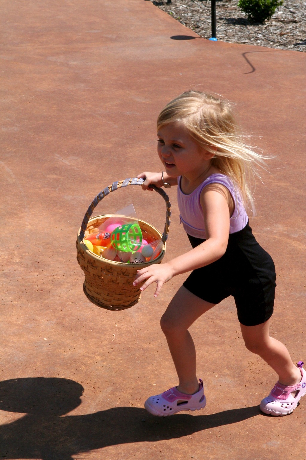 2012/04(April)/Easter/1024x768_2012-04-08-36-Egg Hunt.jpg